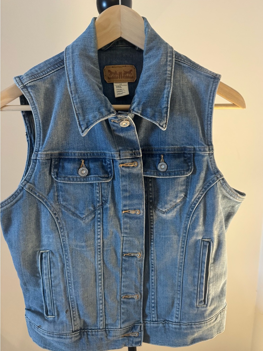 Levi's Light Blue Denim Vest - Women's Sleeveless Jean Jacket vintage